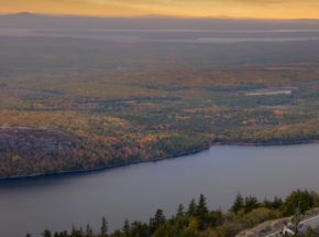 Maine: dwoje turystów spadło ze stumetrowego klifu