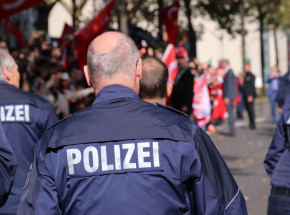 Niemcy: uzbrojeni członkowie grupy neonazistowskiej patrolowali granicę z Polską