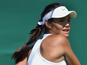 Tenis - US Open: amerykański sen Raducanu trwa, kolejny krok Djokovicia