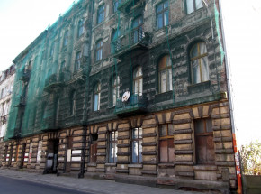 Łódź: śmierć młodej kobiety wskutek wypadnięcia z balkonu