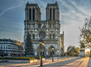 Paryż: plac Notre-Dame został zamknięty z powodu zbyt wysokiego stężenia ołowiu