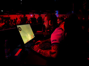 CS:GO: zmiany w zastępie Dzików. mono i STOMP dołączają do Izako Boars
