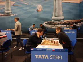 Szachy: zremisowane partie Polaków, porażka Carlsena