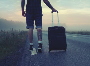 Eurostat: w 2020 roku Polacy opuszczali swój dom rodzinny średnio między 27 a 30 rokiem życia