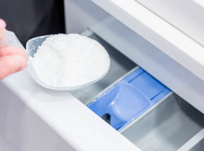 UOKiK przetestował proszki do prania białych tkanin. Inny proszek lepszy od produktów znanych marek