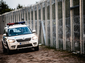 Węgry wysyłają grupy policjantów do Serbii i Macedonii Północnej