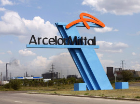 Włochy: mężczyzna zwolniony z ArcelorMittal za post na Facebooku