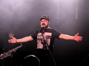 Arkadiusz Jakubik: „Nie dajcie się teoriom spiskowym!". Dr Misio zagrał we Wrocławiu