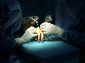 USA: "Medyczny cud" - mężczyzna dostał nową twarz i obie ręce