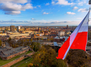 Hołownia o cenniku na cmenatrzach