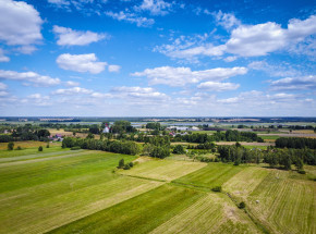 Pomorskie: mężczyzna zginął w wyniku wciągnięcia przez maszynę rolniczą