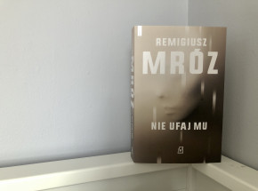 „Nie ufaj mu” Remigiusza Mroza [RECENZJA]