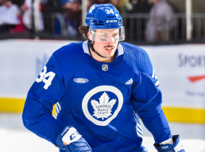 NHL: wygrana Maple Leafs, Hurricanes bliżej awansu