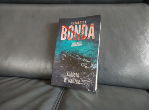 Meyer normalnieje - recenzja „Kobiety w walizce” Katarzyny Bondy