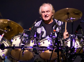 Yes: zmarł Alan White