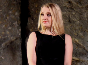 Evanna Lynch, znana jako Luna Lovegood z „Harry'ego Pottera" - wyda książkę