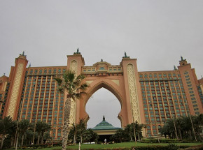 Dubaj: policja aresztowała grupę kobiet pozujących nago na balkonie 