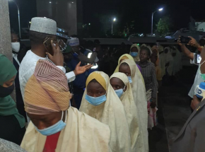 Nigeria: chaos podczas spotkania porwanych dziewcząt z rodzinami