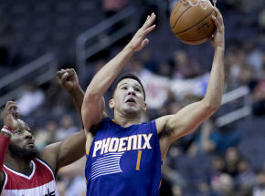 NBA: zwycięski rzut Bookera, wygrana Hornets po dogrywce