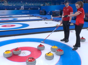 Pekin 2022 - Curling: para z Wielkiej Brytanii jedną nogą w półfinale