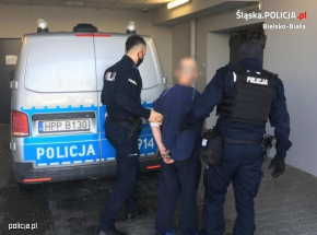 Czechowice-Dziedzice: mężczyzna próbował zabić sąsiada, uderzając go siekierą w głowę