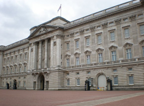 Elżbieta II przyznała ordery i tytuły szlacheckie