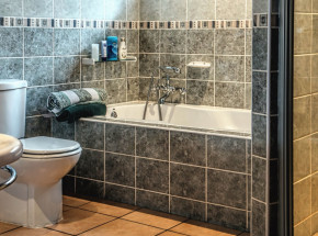 Pomorskie: 17-latka zmarła wskutek porażenia prądem w wannie