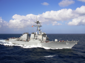 Amerykański niszczyciel zatrzymał statki z bronią u wybrzeży Somalii