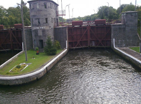 Opolskie: 30-latek wszedł na lód, by uratować psa. Zmarł w szpitalu