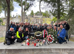 Motocyklowy rajd pamięci – Polacy odwiedzili ślady Armii Andersa w Iranie