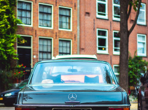 Francja: 10-letnie dziecko odbywało kwarantannę w samochodzie