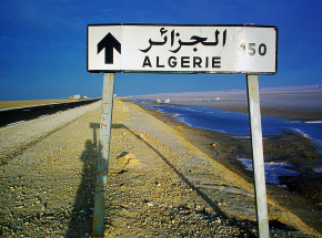 Algieria: 5 ofiar śmiertelnych po wybuchu bomby