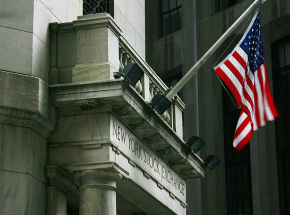 Dlaczego akcje spółki GameStop poszybowały w górę i jak wpłynęli na to internauci?