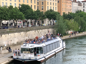 Lyon: organizatorzy nielegalnej imprezy oddali się w ręce policji