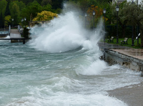 RPA: w wyniku uderzenia fali śmierć poniosły co najmniej 3 osoby