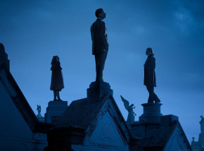 Oto ociekający klimatem zwiastun serialowego „Wywiadu z wampirem”