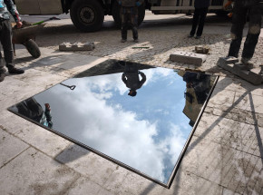 „Niebo Kielc” za 87 tysięcy złotych. Czy miasto przepłaciło za lustro w chodniku?