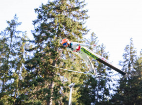 Skoki narciarskie - PŚ: Kramer najlepsza w kwalifikacjach, Rajda z awansem