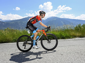 Tour de Suisse: Gino Mäder zmarł po upadku, szósty etap zneutralizowany