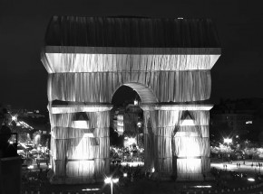 Łuk Triumfalny w Paryżu został „zapakowany”