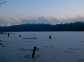Kujawsko-pomorskie: podczas morsowania pod lodem zginął mężczyzna