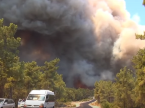 Turcja: pożar lasu w Manavgacie 