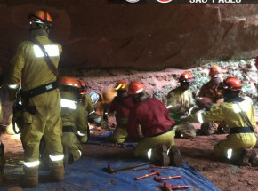 Brazylia: grupa strażaków uwięziona w jaskini, 9 osób nie żyje