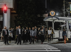 Japonia: lider rządzącej partii zaprosił kobiety do udziału w spotkaniach, o ile nie będą zabierały głosu