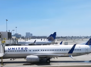 Pracownik United Airlines przez 23 lata posługiwał się skradzioną tożsamością