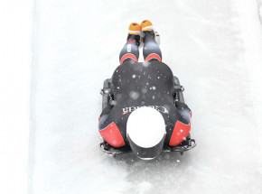 Skeleton - MŚ: Loelling na prowadzeniu po dwóch ślizgach