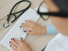 Pensje lekarzy pod lupą państwa. Rząd przyjął nowy projekt ustawy