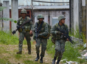 Filipiny: żołnierze zabili przywódcę islamskiej grupy terrorystycznej, uratowali czterech zakładników