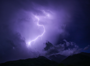 Cyklon Gabrielle uderzył w Azory. Wiatr dochodził do 185 km/h