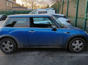 Anglia: przez ponad 70 lat prowadził auto bez prawa jazdy i ubezpieczenia